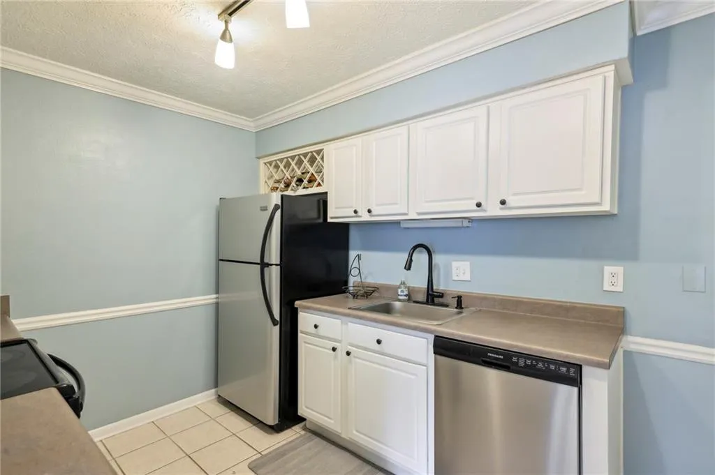 5153 Roswell Road Unit 10, Atlanta, Georgia 30342, 1 Bedroom Bedrooms, ,1 BathroomBathrooms,Residential,Sold,5153 Roswell Road Unit 10,7526071