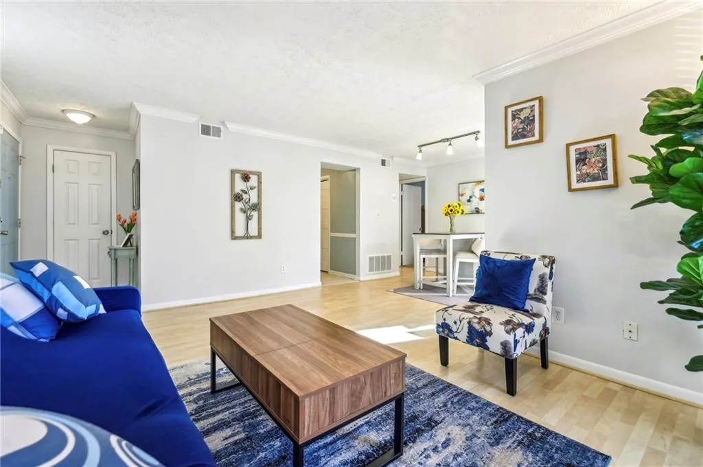5153 Roswell Road Unit 10, Atlanta, Georgia 30342, 1 Bedroom Bedrooms, ,1 BathroomBathrooms,Residential,Sold,5153 Roswell Road Unit 10,7526071
