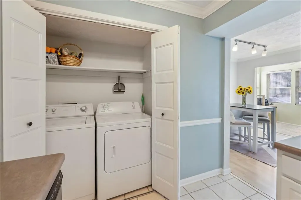 5153 Roswell Road Unit 10, Atlanta, Georgia 30342, 1 Bedroom Bedrooms, ,1 BathroomBathrooms,Residential,Sold,5153 Roswell Road Unit 10,7526071