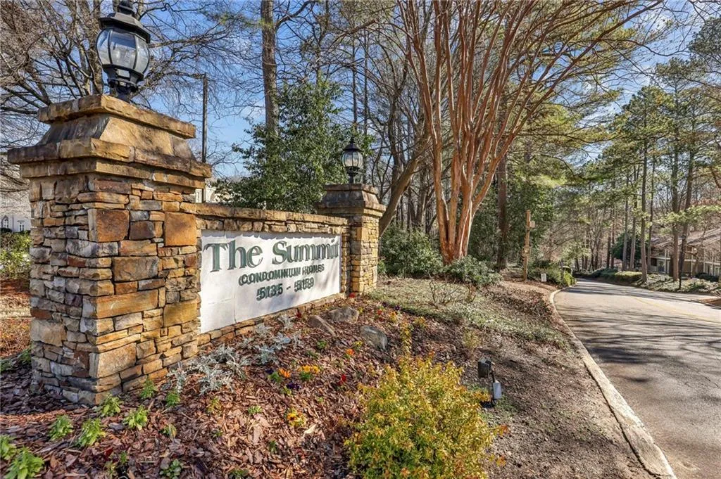 The Summit on Roswell Rd Community