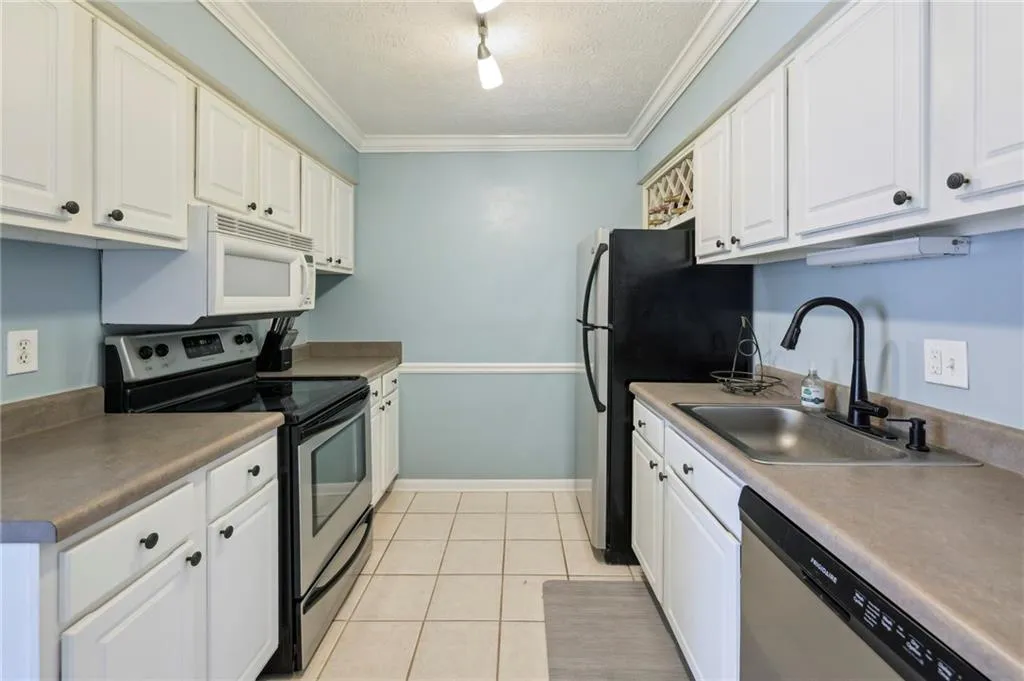 5153 Roswell Road Unit 10, Atlanta, Georgia 30342, 1 Bedroom Bedrooms, ,1 BathroomBathrooms,Residential,Sold,5153 Roswell Road Unit 10,7526071