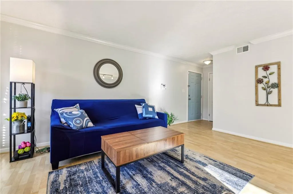 5153 Roswell Road Unit 10, Atlanta, Georgia 30342, 1 Bedroom Bedrooms, ,1 BathroomBathrooms,Residential,Sold,5153 Roswell Road Unit 10,7526071