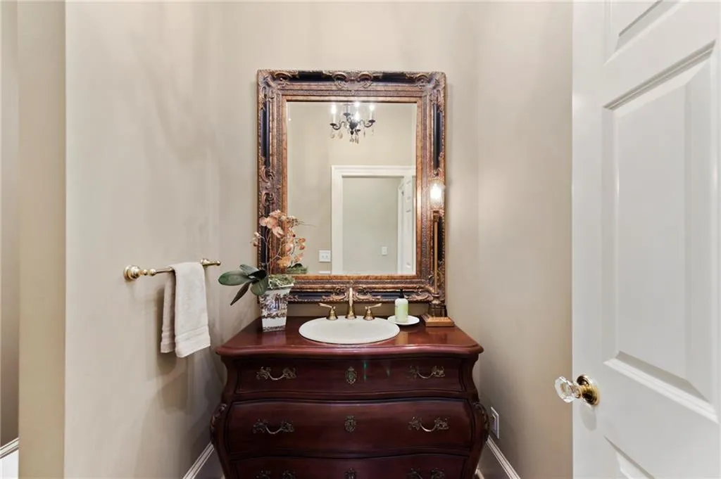 140 Tamarisk Drive, Atlanta, Georgia 30342, 5 Bedrooms Bedrooms, ,4 BathroomsBathrooms,Residential,Sold,140 Tamarisk Drive,6770826