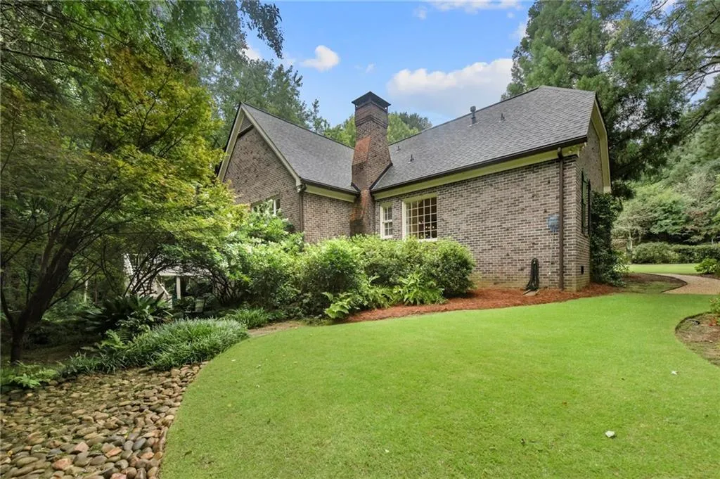 140 Tamarisk Drive, Atlanta, Georgia 30342, 5 Bedrooms Bedrooms, ,4 BathroomsBathrooms,Residential,Sold,140 Tamarisk Drive,6770826