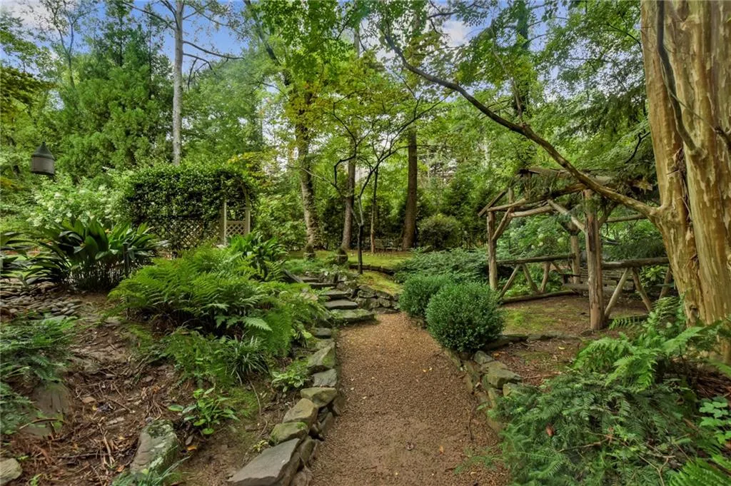 140 Tamarisk Drive, Atlanta, Georgia 30342, 5 Bedrooms Bedrooms, ,4 BathroomsBathrooms,Residential,Sold,140 Tamarisk Drive,6770826