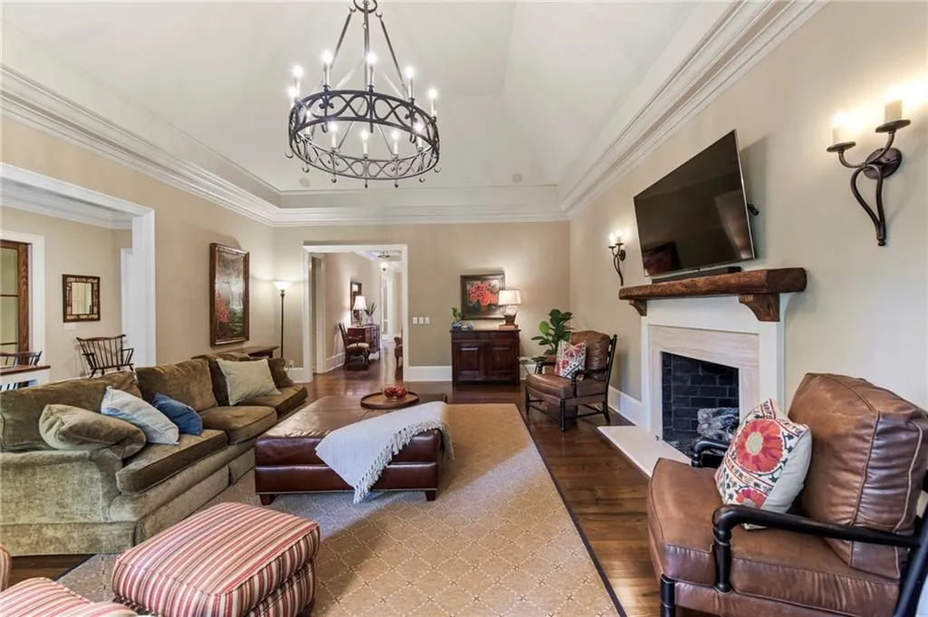 140 Tamarisk Drive, Atlanta, Georgia 30342, 5 Bedrooms Bedrooms, ,4 BathroomsBathrooms,Residential,Sold,140 Tamarisk Drive,6770826