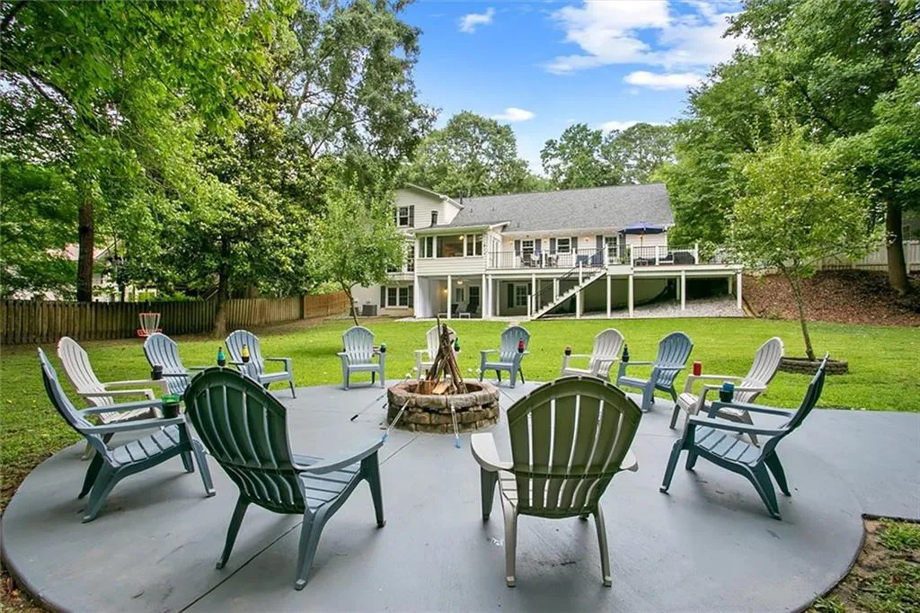 6210 Mountain Brook Lane, Sandy Springs, Georgia 30328, 5 Bedrooms Bedrooms, ,5 BathroomsBathrooms,Residential,Sold,6210 Mountain Brook Lane,6907560