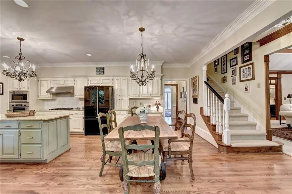 3000 Spalding Drive, Sandy Springs, Georgia 30350, 5 Bedrooms Bedrooms, ,4 BathroomsBathrooms,Residential,Sold,3000 Spalding Drive,6724112