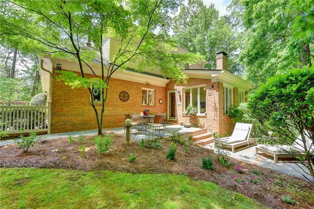 3000 Spalding Drive, Sandy Springs, Georgia 30350, 5 Bedrooms Bedrooms, ,4 BathroomsBathrooms,Residential,Sold,3000 Spalding Drive,6724112