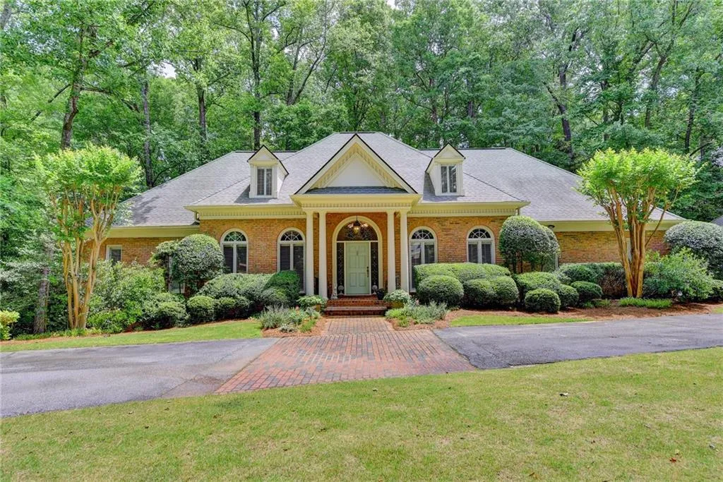 3000 Spalding Drive, Sandy Springs, Georgia 30350, 5 Bedrooms Bedrooms, ,4 BathroomsBathrooms,Residential,Sold,3000 Spalding Drive,6724112