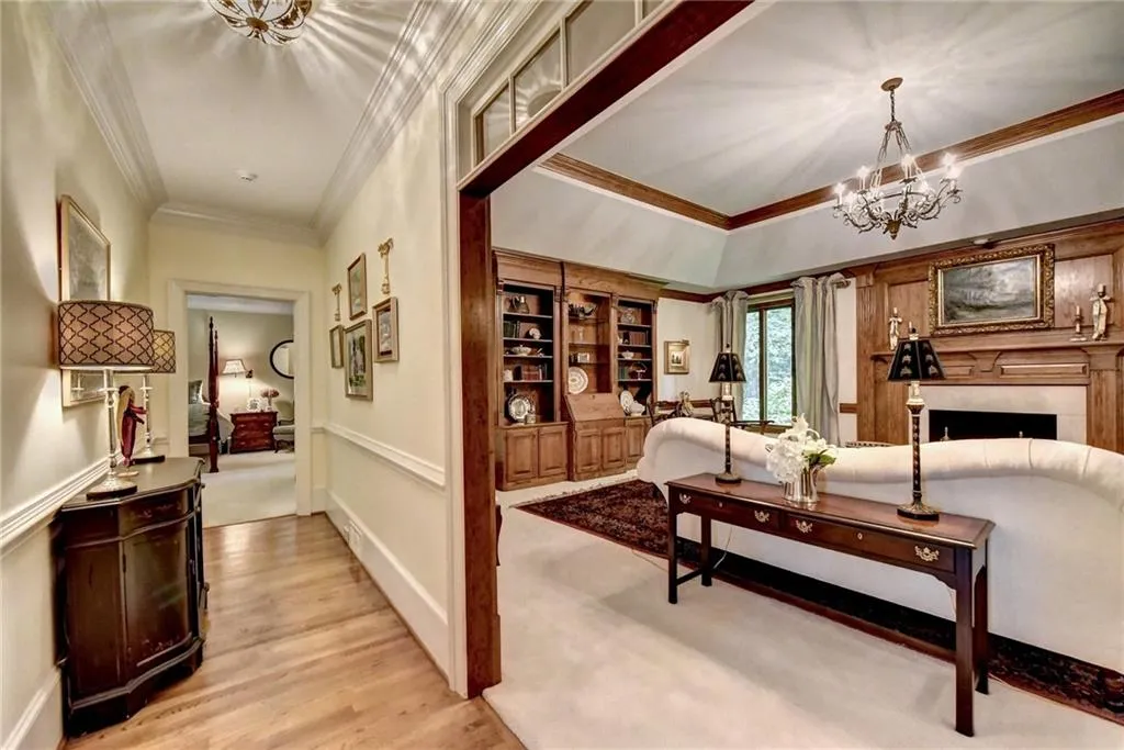 3000 Spalding Drive, Sandy Springs, Georgia 30350, 5 Bedrooms Bedrooms, ,4 BathroomsBathrooms,Residential,Sold,3000 Spalding Drive,6724112