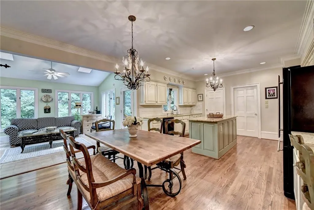 3000 Spalding Drive, Sandy Springs, Georgia 30350, 5 Bedrooms Bedrooms, ,4 BathroomsBathrooms,Residential,Sold,3000 Spalding Drive,6724112