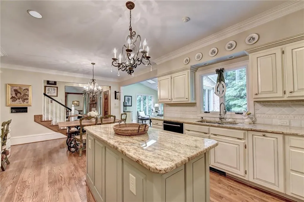 3000 Spalding Drive, Sandy Springs, Georgia 30350, 5 Bedrooms Bedrooms, ,4 BathroomsBathrooms,Residential,Sold,3000 Spalding Drive,6724112