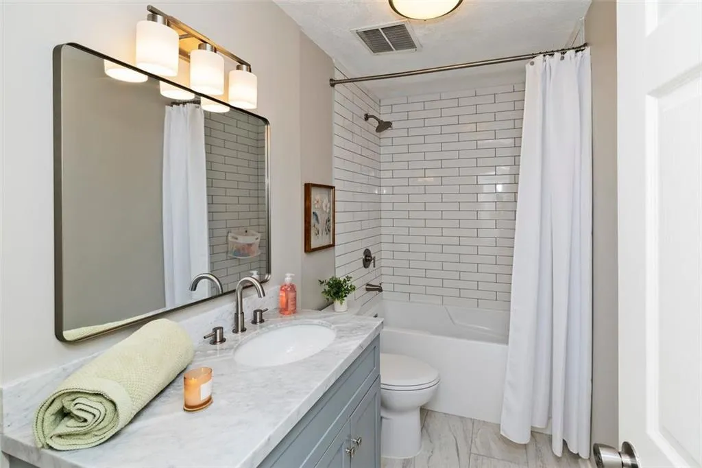 1150 Collier Road Nw Unit B5, Atlanta, Georgia 30318, 1 Bedroom Bedrooms, ,1 BathroomBathrooms,Residential,For Sale,1150 Collier Road Nw Unit B5,7667873