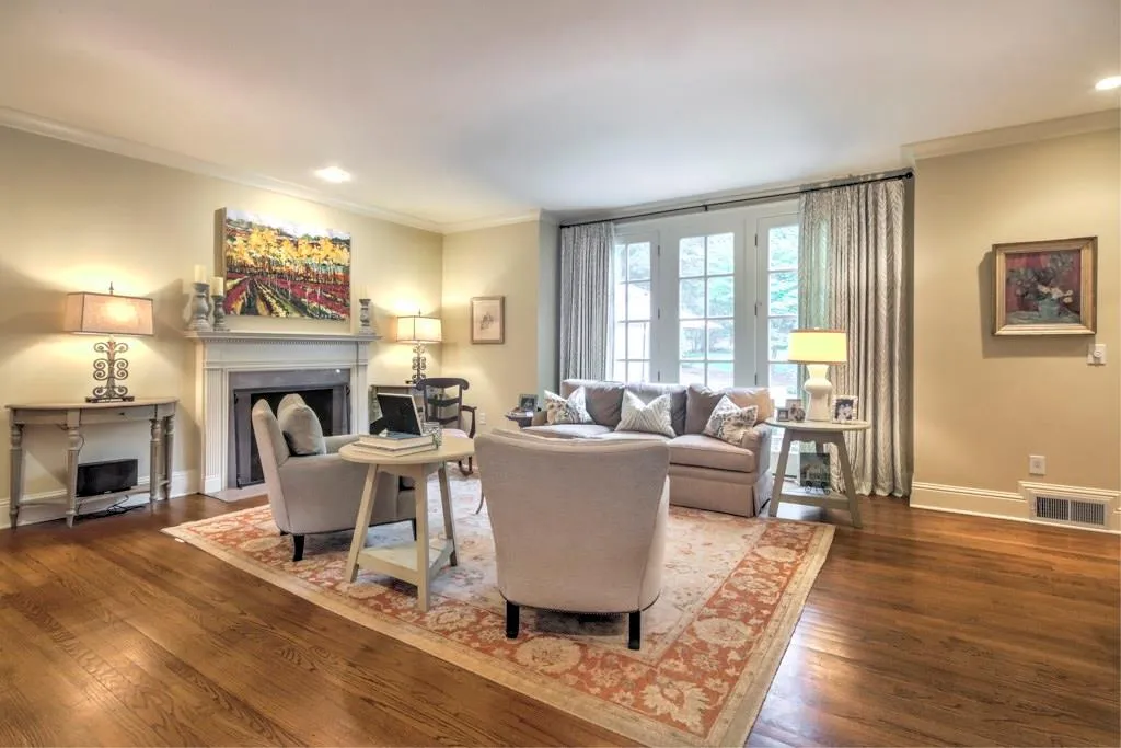 240 Pineland Road Nw, Atlanta, Georgia 30342, 5 Bedrooms Bedrooms, ,4 BathroomsBathrooms,Residential,Sold,240 Pineland Road Nw,5857208