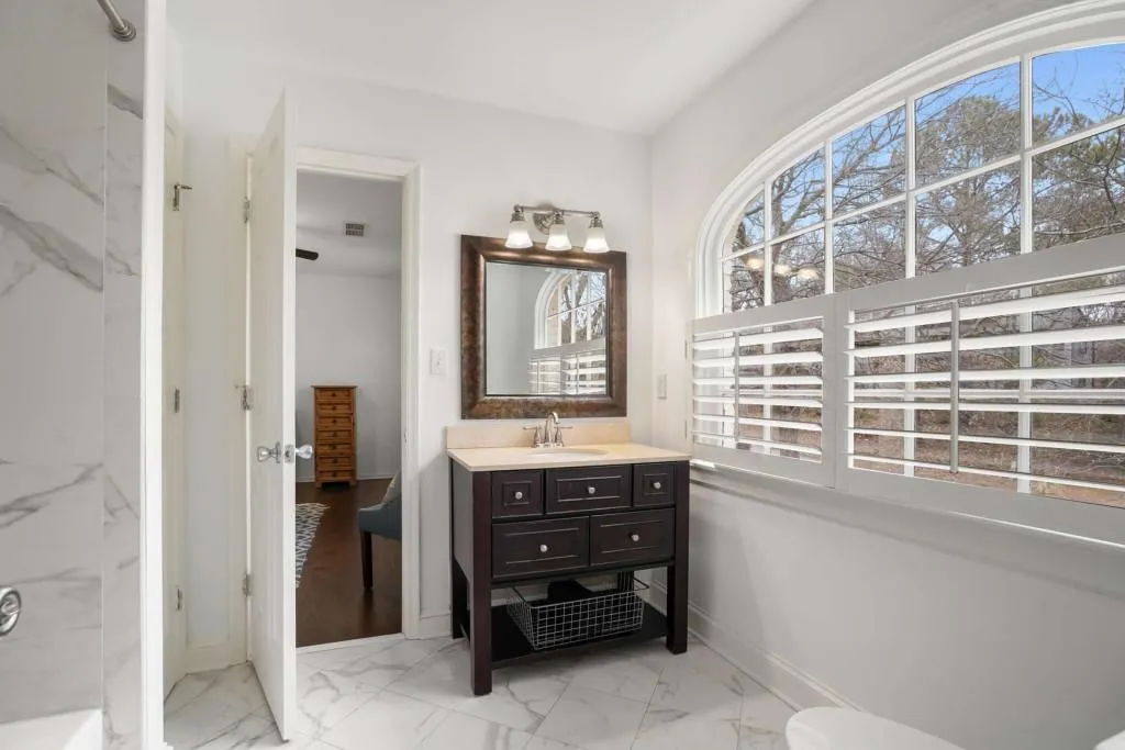 295 Bruton Way, Atlanta, Georgia 30342, 4 Bedrooms Bedrooms, ,4 BathroomsBathrooms,Residential,Sold,295 Bruton Way,7522980