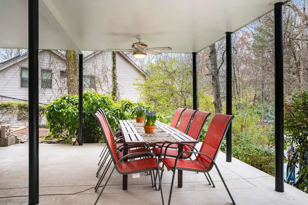 295 Bruton Way, Atlanta, Georgia 30342, 4 Bedrooms Bedrooms, ,4 BathroomsBathrooms,Residential,Sold,295 Bruton Way,7522980