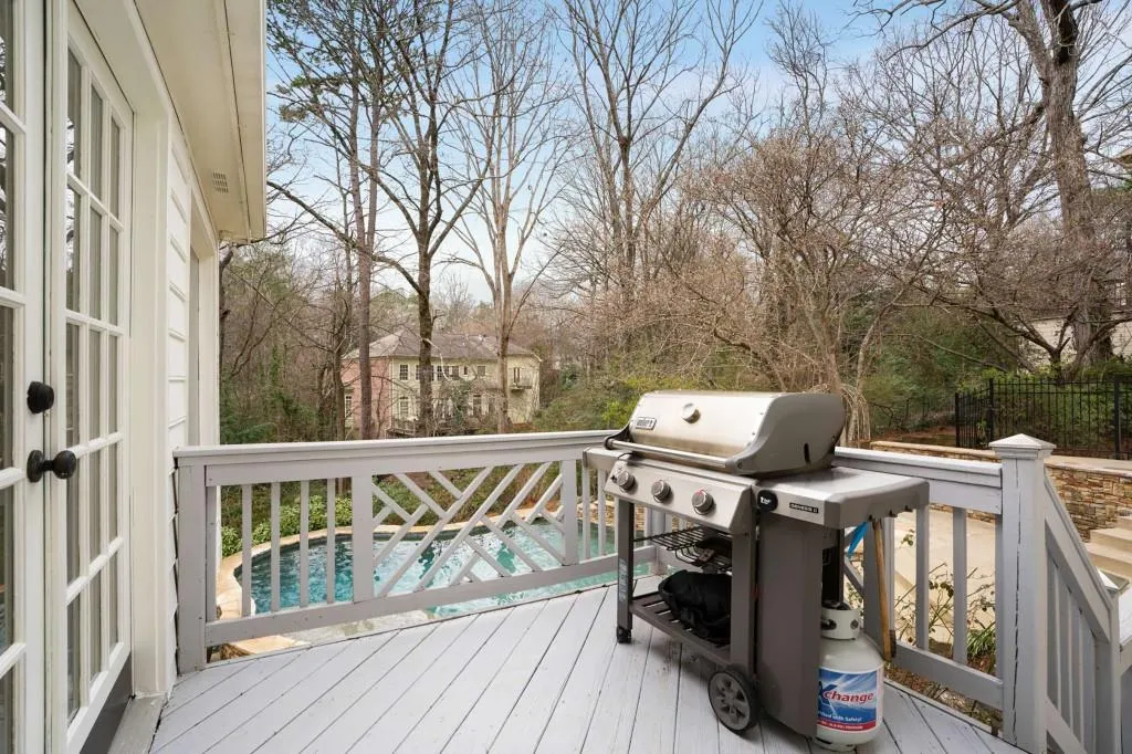 295 Bruton Way, Atlanta, Georgia 30342, 4 Bedrooms Bedrooms, ,4 BathroomsBathrooms,Residential,Sold,295 Bruton Way,7522980