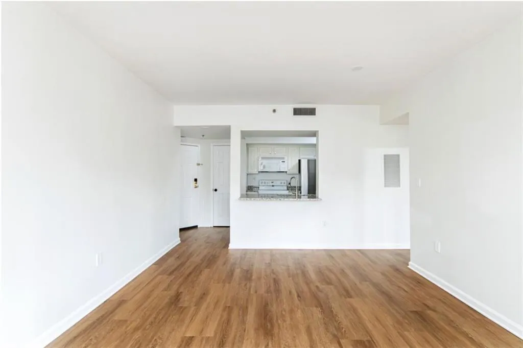 1 Biscayne Drive Unit 304, Atlanta, Georgia 30309, 1 Bedroom Bedrooms, 0 ,1 BathroomBathrooms,Residential,For Sale,1 Biscayne Drive Unit 304,7721905