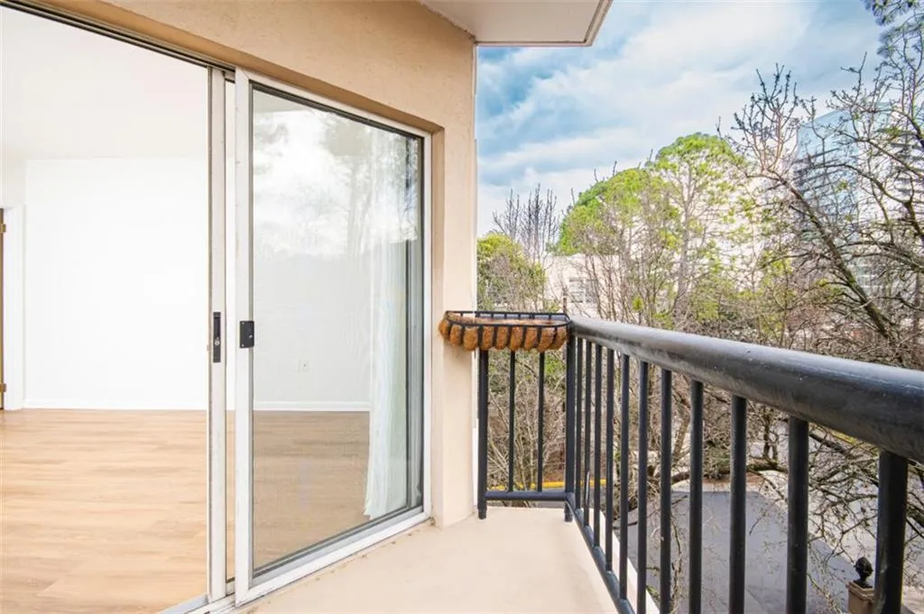 1 Biscayne Drive Unit 304, Atlanta, Georgia 30309, 1 Bedroom Bedrooms, 0 ,1 BathroomBathrooms,Residential,For Sale,1 Biscayne Drive Unit 304,7721905