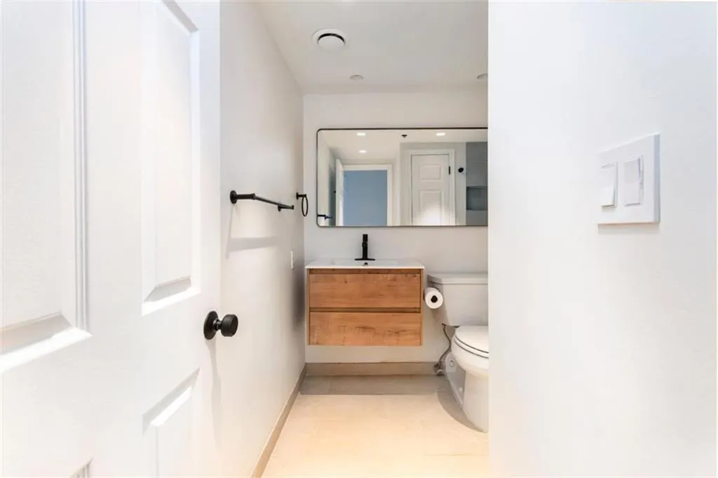 1 Biscayne Drive Unit 304, Atlanta, Georgia 30309, 1 Bedroom Bedrooms, 0 ,1 BathroomBathrooms,Residential,For Sale,1 Biscayne Drive Unit 304,7721905