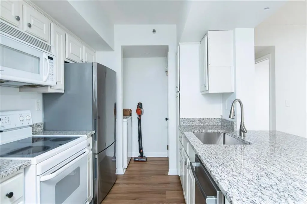1 Biscayne Drive Unit 304, Atlanta, Georgia 30309, 1 Bedroom Bedrooms, 0 ,1 BathroomBathrooms,Residential,For Sale,1 Biscayne Drive Unit 304,7721905