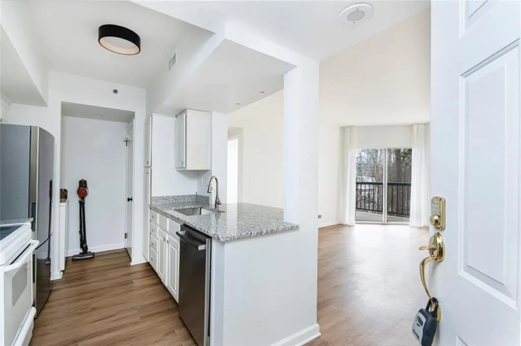 1 Biscayne Drive Unit 304, Atlanta, Georgia 30309, 1 Bedroom Bedrooms, 0 ,1 BathroomBathrooms,Residential,For Sale,1 Biscayne Drive Unit 304,7721905