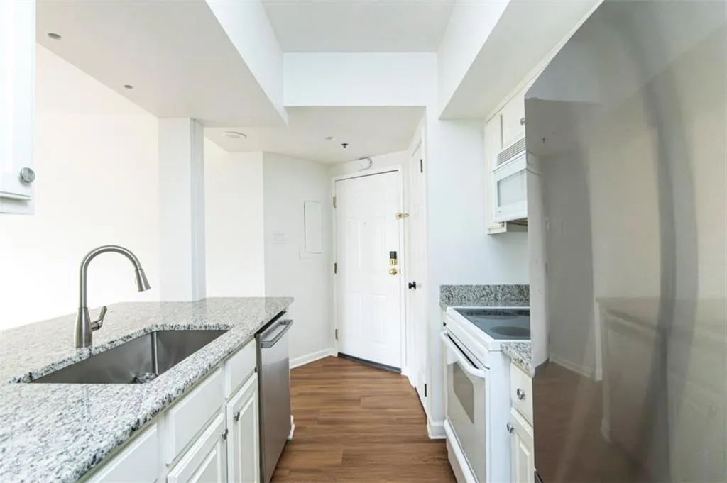1 Biscayne Drive Unit 304, Atlanta, Georgia 30309, 1 Bedroom Bedrooms, 0 ,1 BathroomBathrooms,Residential,For Sale,1 Biscayne Drive Unit 304,7721905