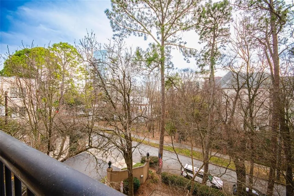 1 Biscayne Drive Unit 304, Atlanta, Georgia 30309, 1 Bedroom Bedrooms, 0 ,1 BathroomBathrooms,Residential,For Sale,1 Biscayne Drive Unit 304,7721905