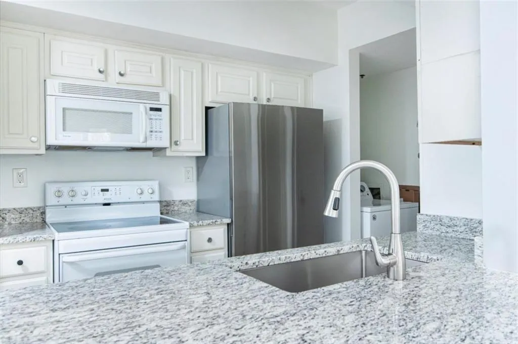 1 Biscayne Drive Unit 304, Atlanta, Georgia 30309, 1 Bedroom Bedrooms, 0 ,1 BathroomBathrooms,Residential,For Sale,1 Biscayne Drive Unit 304,7721905