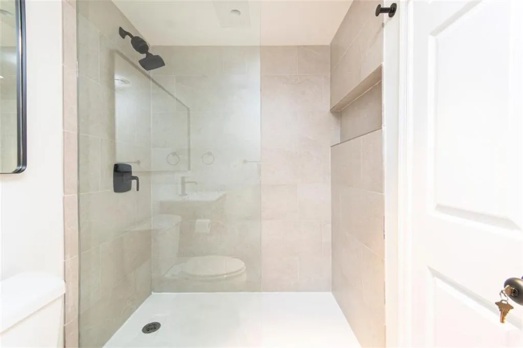 1 Biscayne Drive Unit 304, Atlanta, Georgia 30309, 1 Bedroom Bedrooms, 0 ,1 BathroomBathrooms,Residential,For Sale,1 Biscayne Drive Unit 304,7721905