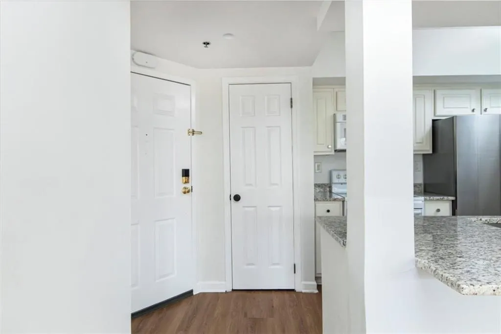 1 Biscayne Drive Unit 304, Atlanta, Georgia 30309, 1 Bedroom Bedrooms, 0 ,1 BathroomBathrooms,Residential,For Sale,1 Biscayne Drive Unit 304,7721905