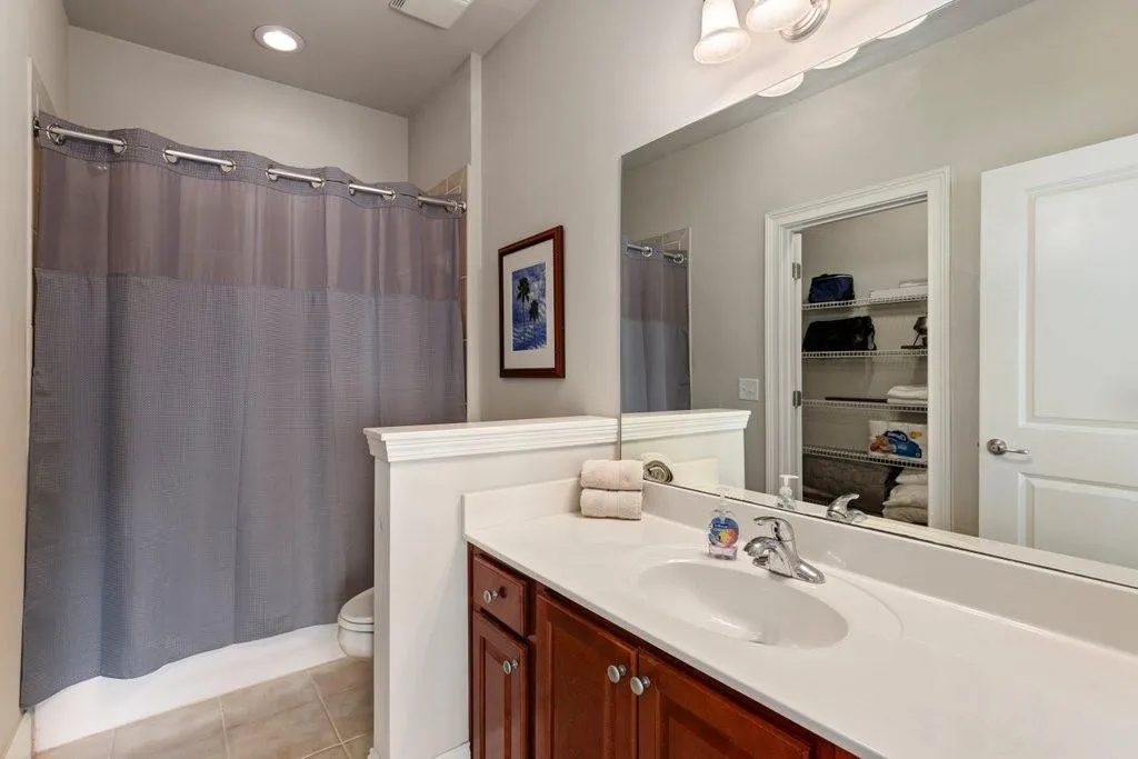 753 Berrydale Drive, Sandy Springs, Georgia 30328, 2 Bedrooms Bedrooms, ,2 BathroomsBathrooms,Residential,Sold,753 Berrydale Drive,6930047