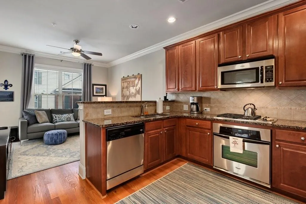 753 Berrydale Drive, Sandy Springs, Georgia 30328, 2 Bedrooms Bedrooms, ,2 BathroomsBathrooms,Residential,Sold,753 Berrydale Drive,6930047
