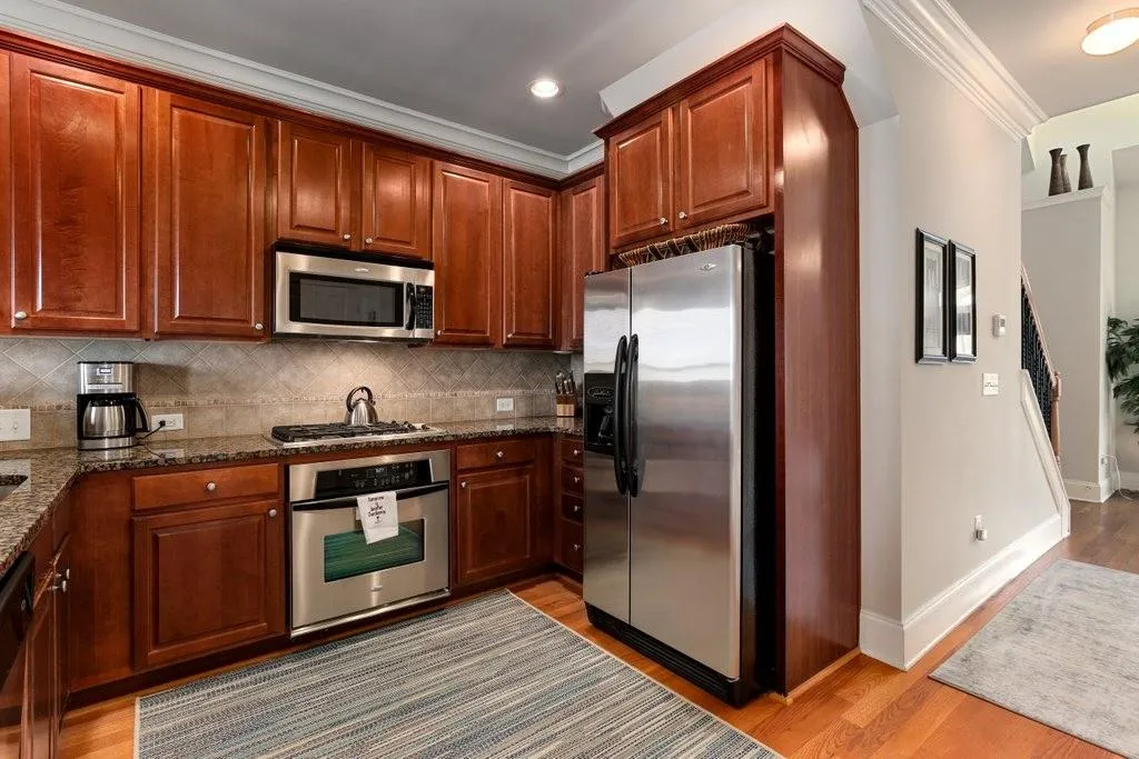 753 Berrydale Drive, Sandy Springs, Georgia 30328, 2 Bedrooms Bedrooms, ,2 BathroomsBathrooms,Residential,Sold,753 Berrydale Drive,6930047