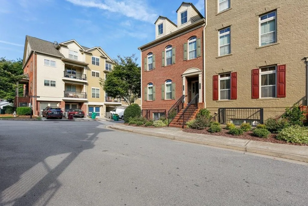 753 Berrydale Drive, Sandy Springs, Georgia 30328, 2 Bedrooms Bedrooms, ,2 BathroomsBathrooms,Residential,Sold,753 Berrydale Drive,6930047