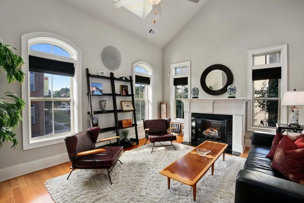 753 Berrydale Drive, Sandy Springs, Georgia 30328, 2 Bedrooms Bedrooms, ,2 BathroomsBathrooms,Residential,Sold,753 Berrydale Drive,6930047