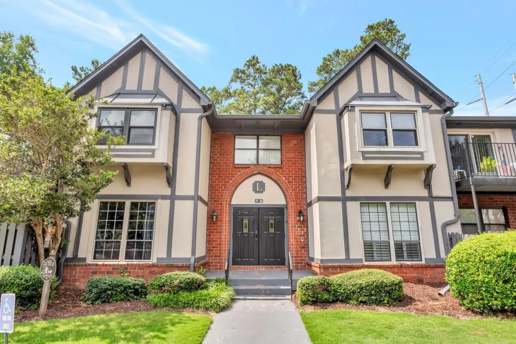 6851 Roswell Road Unit L-13, Sandy Springs, Georgia 30328, 3 Bedrooms Bedrooms, ,2 BathroomsBathrooms,Residential,Sold,6851 Roswell Road Unit L-13,7084099