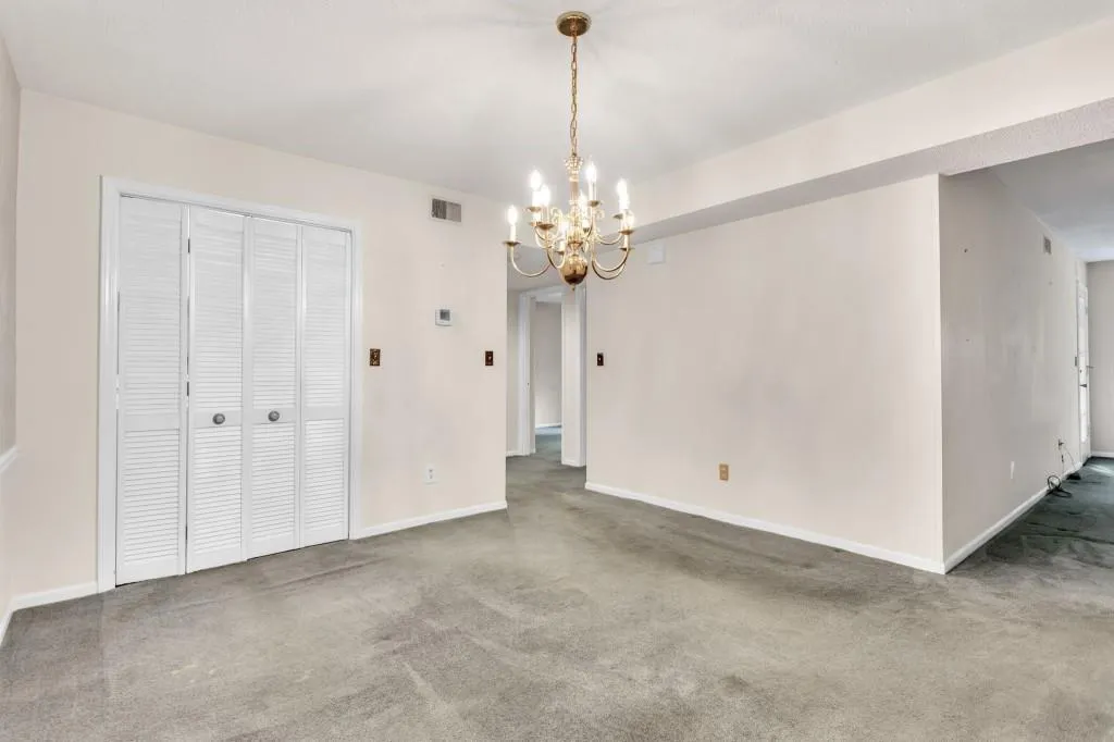 6851 Roswell Road Unit L-13, Sandy Springs, Georgia 30328, 3 Bedrooms Bedrooms, ,2 BathroomsBathrooms,Residential,Sold,6851 Roswell Road Unit L-13,7084099