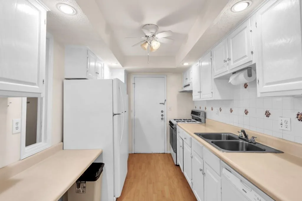 6851 Roswell Road Unit L-13, Sandy Springs, Georgia 30328, 3 Bedrooms Bedrooms, ,2 BathroomsBathrooms,Residential,Sold,6851 Roswell Road Unit L-13,7084099