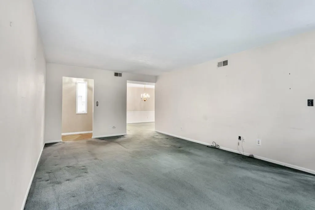 6851 Roswell Road Unit L-13, Sandy Springs, Georgia 30328, 3 Bedrooms Bedrooms, ,2 BathroomsBathrooms,Residential,Sold,6851 Roswell Road Unit L-13,7084099