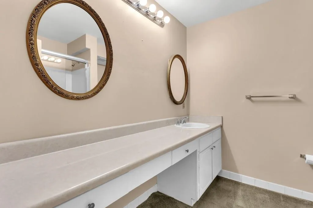 6851 Roswell Road Unit L-13, Sandy Springs, Georgia 30328, 3 Bedrooms Bedrooms, ,2 BathroomsBathrooms,Residential,Sold,6851 Roswell Road Unit L-13,7084099