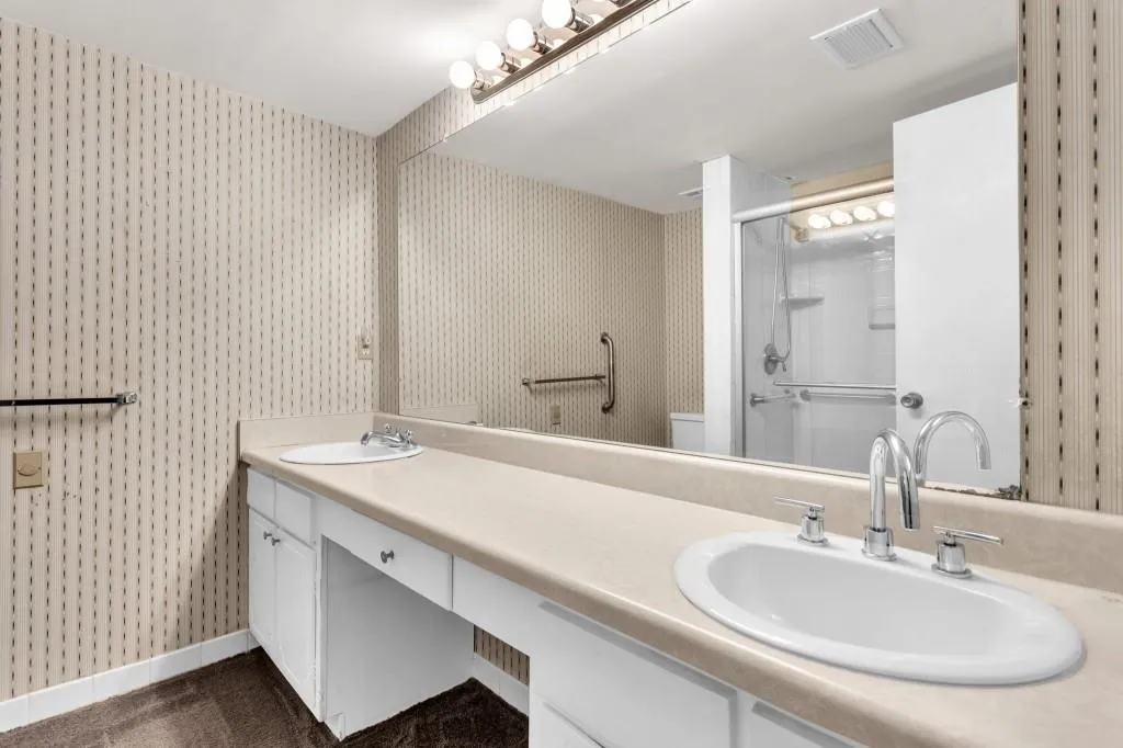 6851 Roswell Road Unit L-13, Sandy Springs, Georgia 30328, 3 Bedrooms Bedrooms, ,2 BathroomsBathrooms,Residential,Sold,6851 Roswell Road Unit L-13,7084099