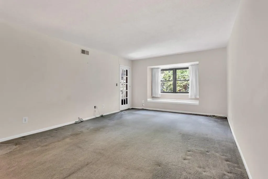 6851 Roswell Road Unit L-13, Sandy Springs, Georgia 30328, 3 Bedrooms Bedrooms, ,2 BathroomsBathrooms,Residential,Sold,6851 Roswell Road Unit L-13,7084099