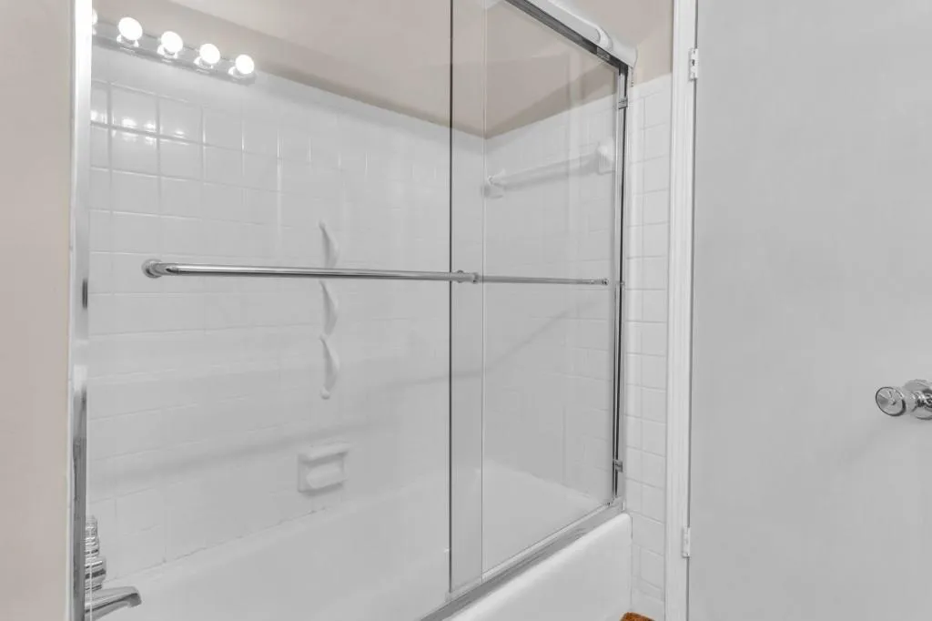 6851 Roswell Road Unit L-13, Sandy Springs, Georgia 30328, 3 Bedrooms Bedrooms, ,2 BathroomsBathrooms,Residential,Sold,6851 Roswell Road Unit L-13,7084099