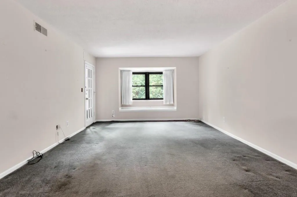 6851 Roswell Road Unit L-13, Sandy Springs, Georgia 30328, 3 Bedrooms Bedrooms, ,2 BathroomsBathrooms,Residential,Sold,6851 Roswell Road Unit L-13,7084099