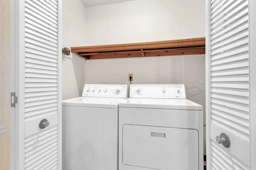 6851 Roswell Road Unit L-13, Sandy Springs, Georgia 30328, 3 Bedrooms Bedrooms, ,2 BathroomsBathrooms,Residential,Sold,6851 Roswell Road Unit L-13,7084099