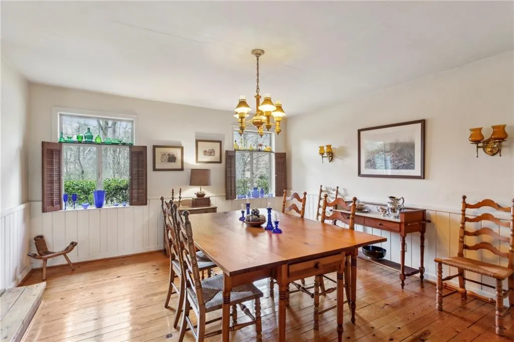 3781 Narmore Drive Ne, Atlanta, Georgia 30319, 4 Bedrooms Bedrooms, ,3 BathroomsBathrooms,Residential,For Sale,3781 Narmore Drive Ne,7631702