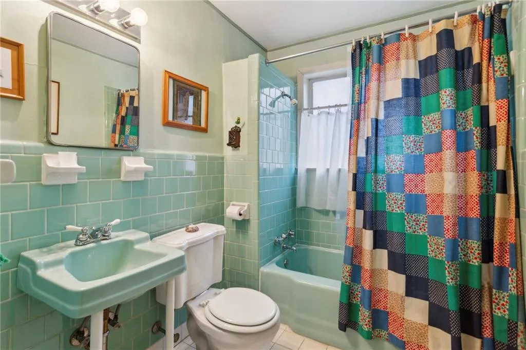 3781 Narmore Drive Ne, Atlanta, Georgia 30319, 4 Bedrooms Bedrooms, ,3 BathroomsBathrooms,Residential,For Sale,3781 Narmore Drive Ne,7631702