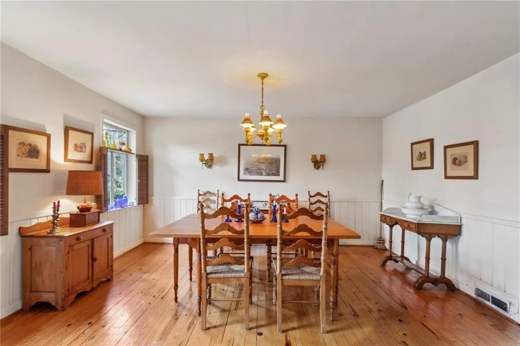 3781 Narmore Drive Ne, Atlanta, Georgia 30319, 4 Bedrooms Bedrooms, ,3 BathroomsBathrooms,Residential,For Sale,3781 Narmore Drive Ne,7631702